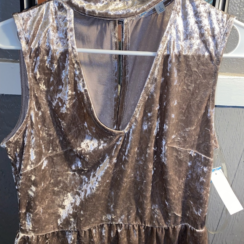 Tan crushed velvet mock neck tank size L